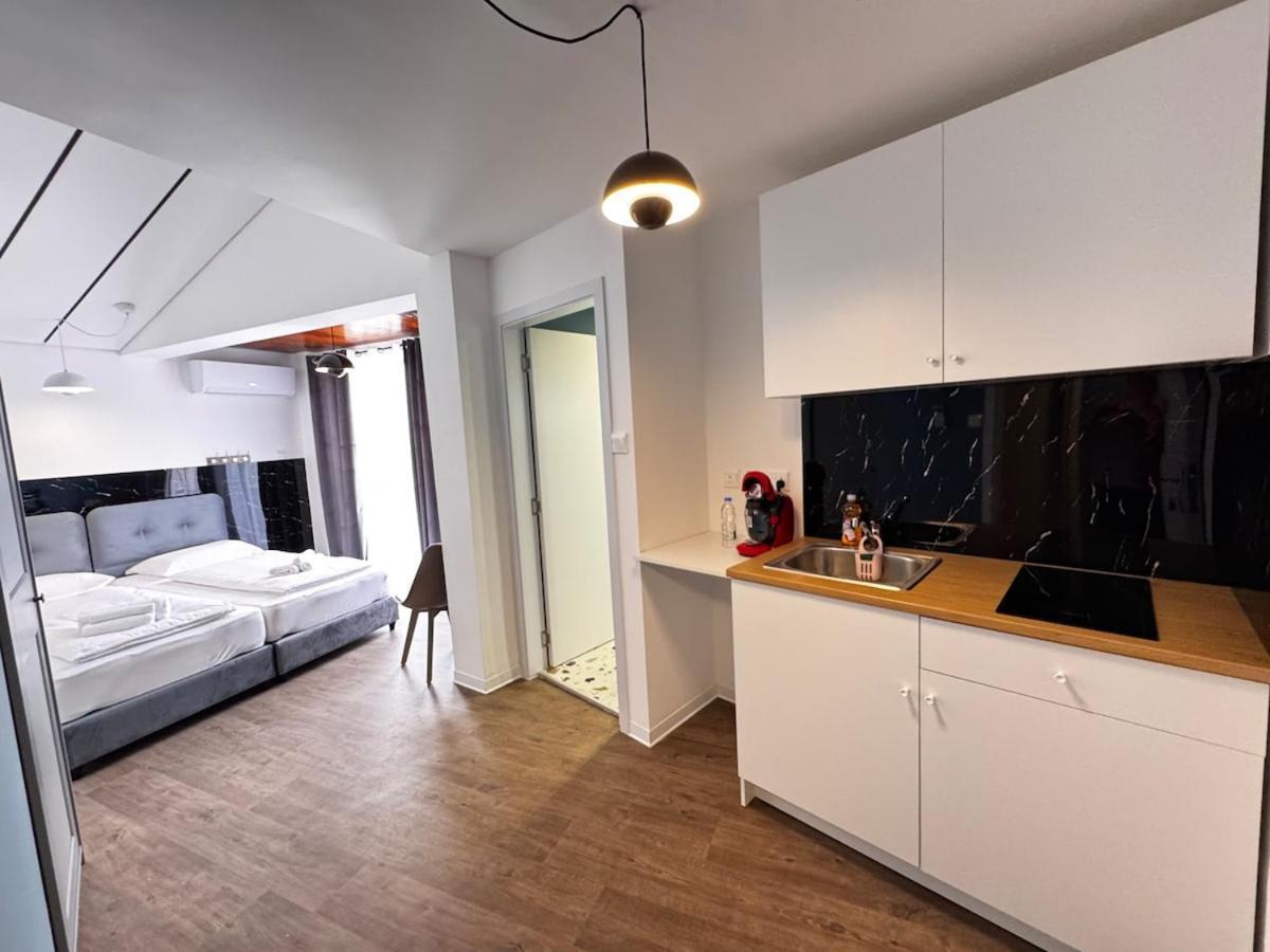 Modern N14 Kitchenette Private Bathroom Apartment *