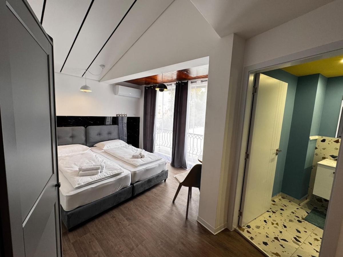 Modern N14 Kitchenette Private Bathroom Apartment